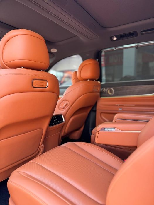 Huawei Aito M9 2025 йил