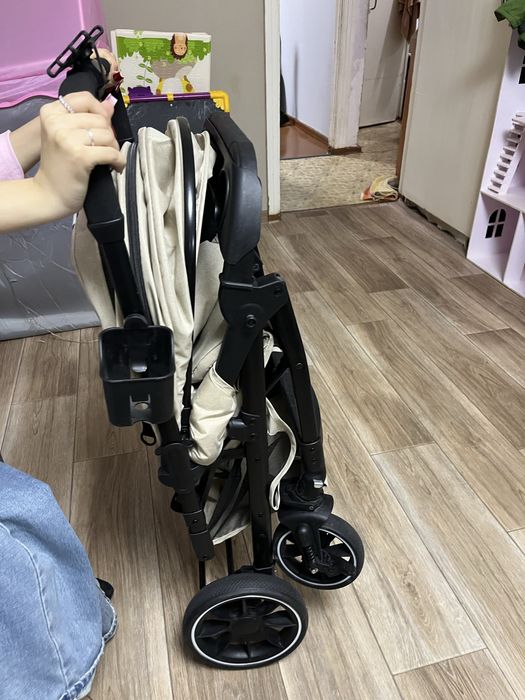 Продается коляска прогулочная