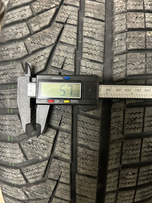 Гуми зимни джип SUV 235/65 R17