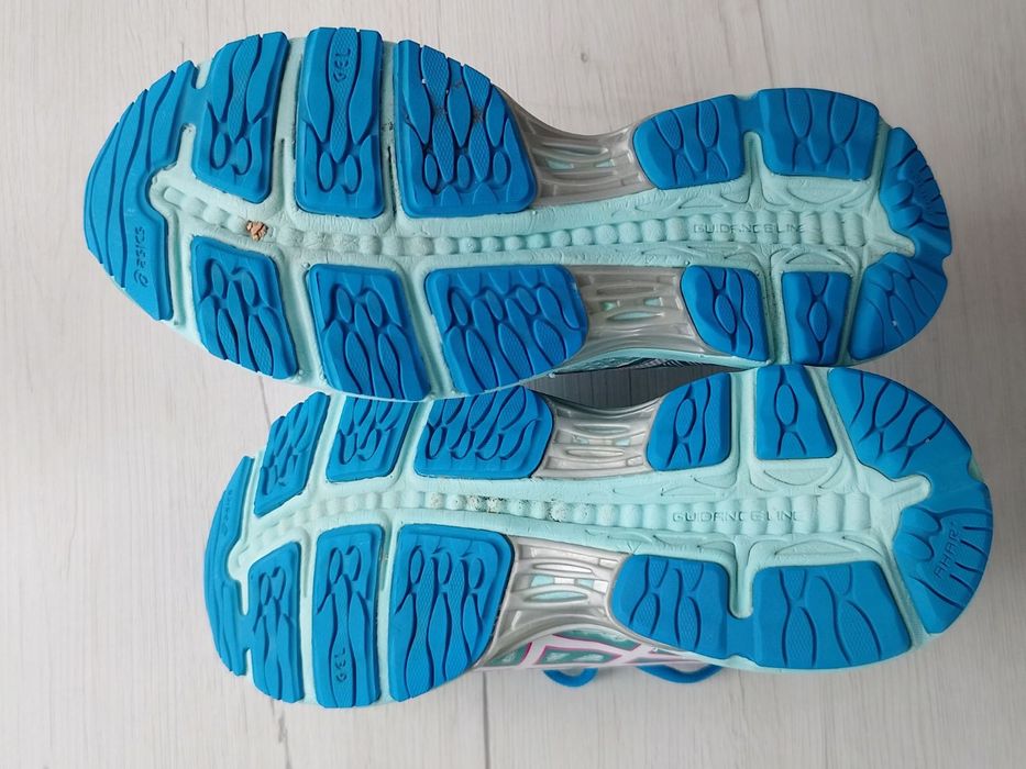 Маратонки  Asics 38 номер