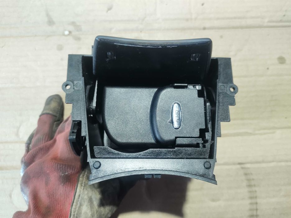 Поставка за Чаша Къп Холдър Mercedes E class W211 4Matic Tmodel 2008