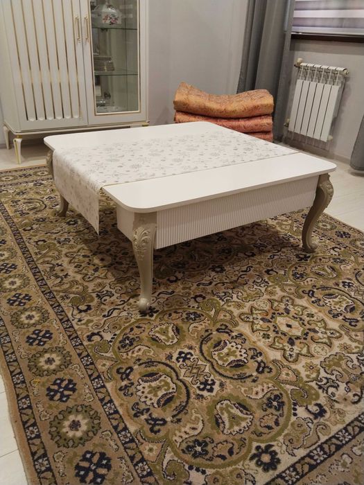 Стол  обеденный  . гостийнный