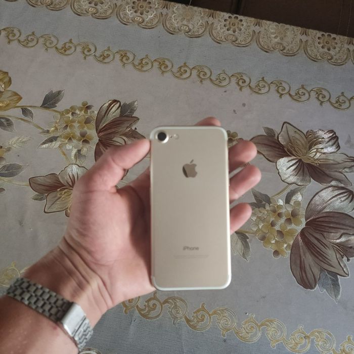 Assalomu alaykum Telefon sotiladi Iphone 7