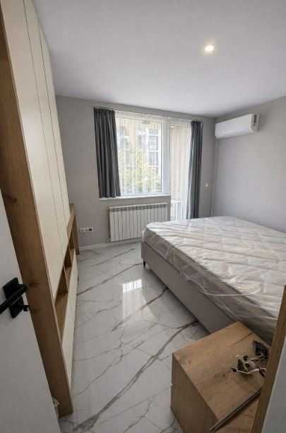 Дава се под наем Двустаен апартамент в София, Кръстова вада - 65 кв.м за 896.58 € - Снимка #2