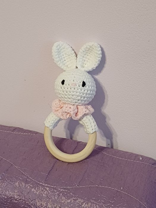 Бебешки комплект-одеалце,  дрънкалка и гушка