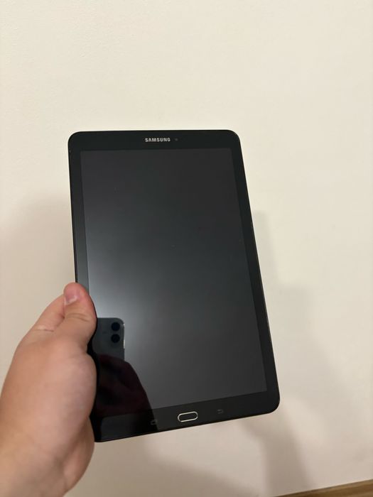 Tableta Samsung Galaxy Tab 3 10.1 baterie stricata