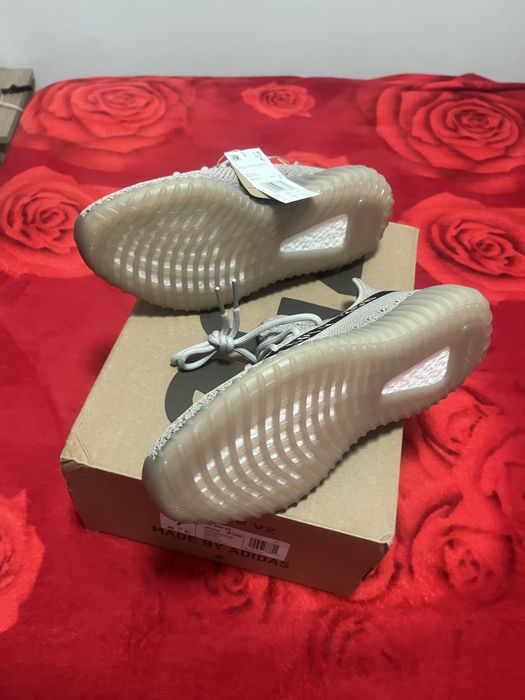 De vanzare adidasi yeezi. Boost 350.  v2