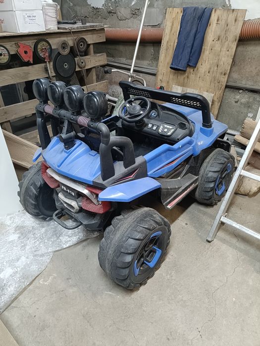 Продам детскую машинку