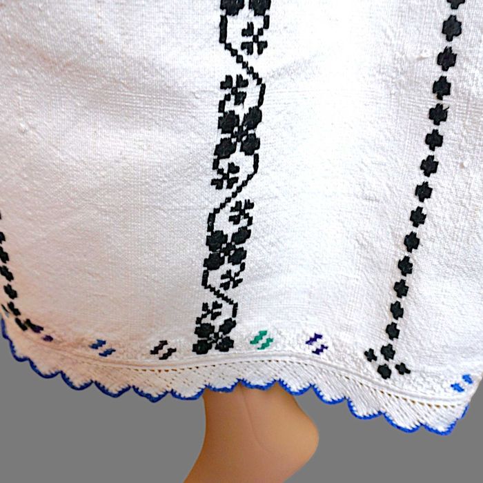 Ie traditionala veche din Padureni masura S-M