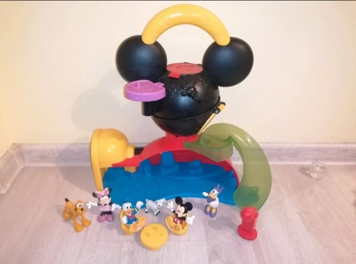 Club Mickey Mouse, Minnie