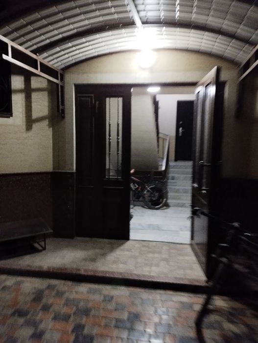 Продается своя, однокомнатная квартира с удобствами 40 КВ