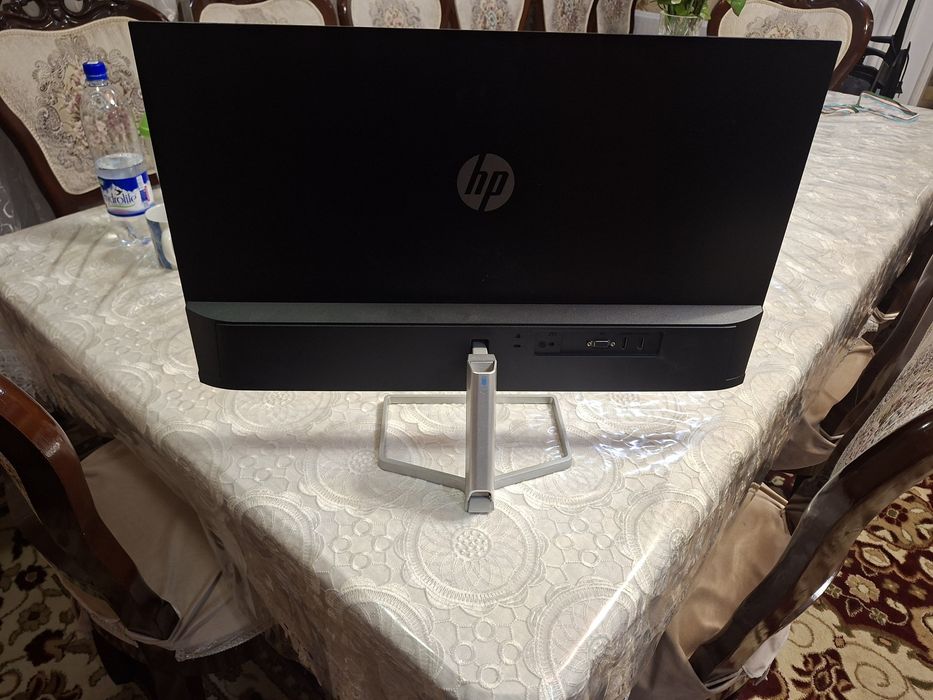 HP manitor M27  kam ishlatilgan b/u