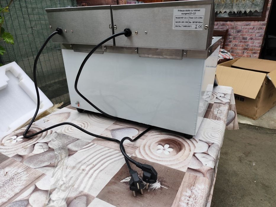 Friteuza  electrica cu doua cuve 12 litri/cuva