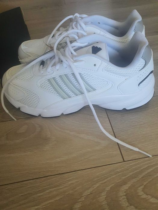 Продам кроссовки фирмы Adidas