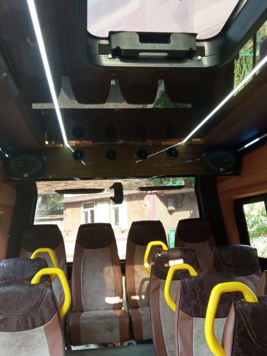 Срочно продам Микроавтобус Пежо боксер Мотор Мерс111 бензин.