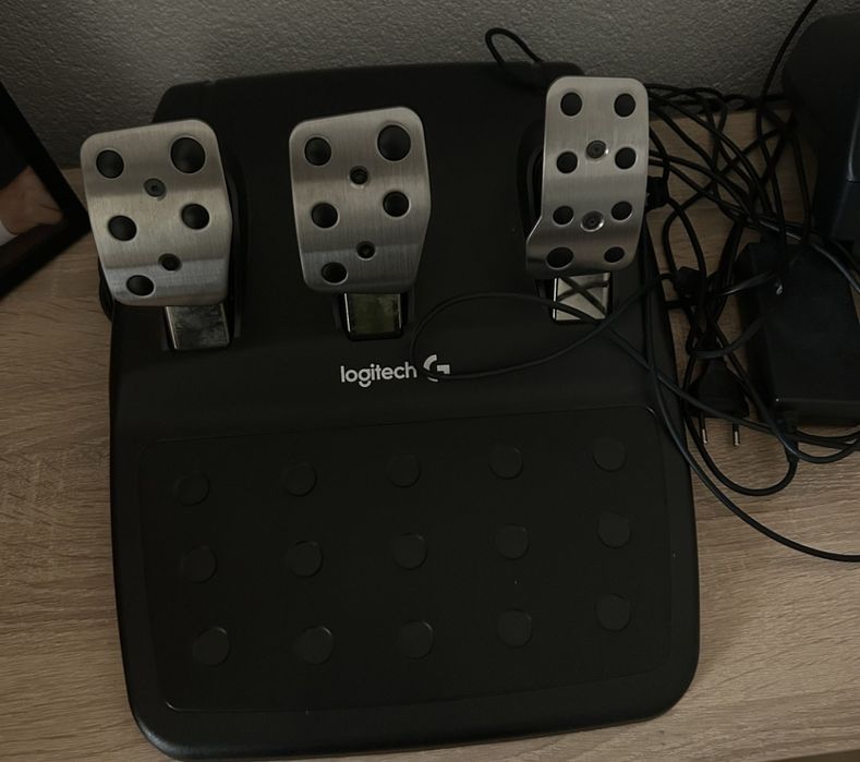 Продавам Волан Logitech  G29