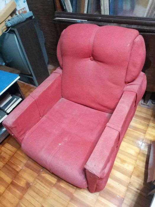 Кресло в количестве 2 щт. отдам даром.- самовывоз