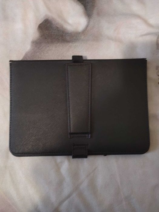 Husa tableta cu tastatura
