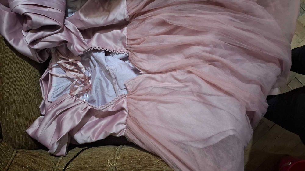 Официална рокля, подходяща за бал, сватба или друг специален повод