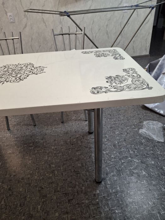 Стол для кухни  новая