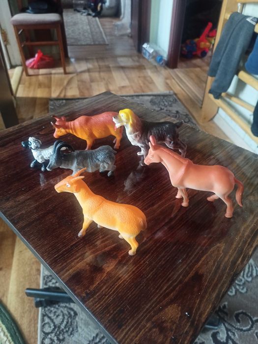 Продам игрушки, животные.