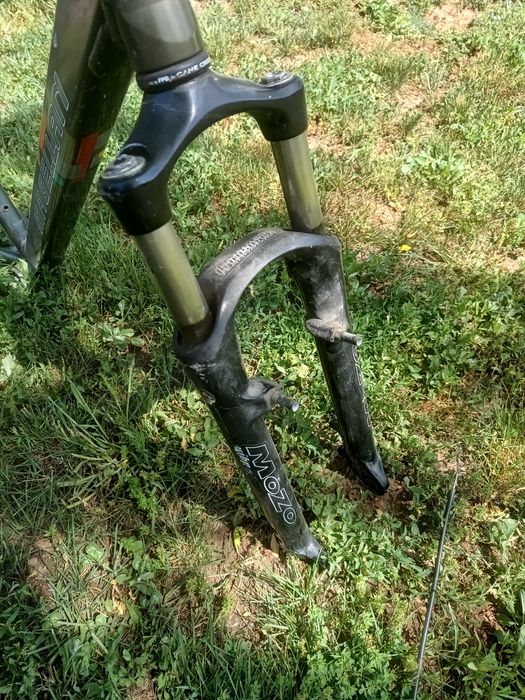 Vând cadru magela cu jenti