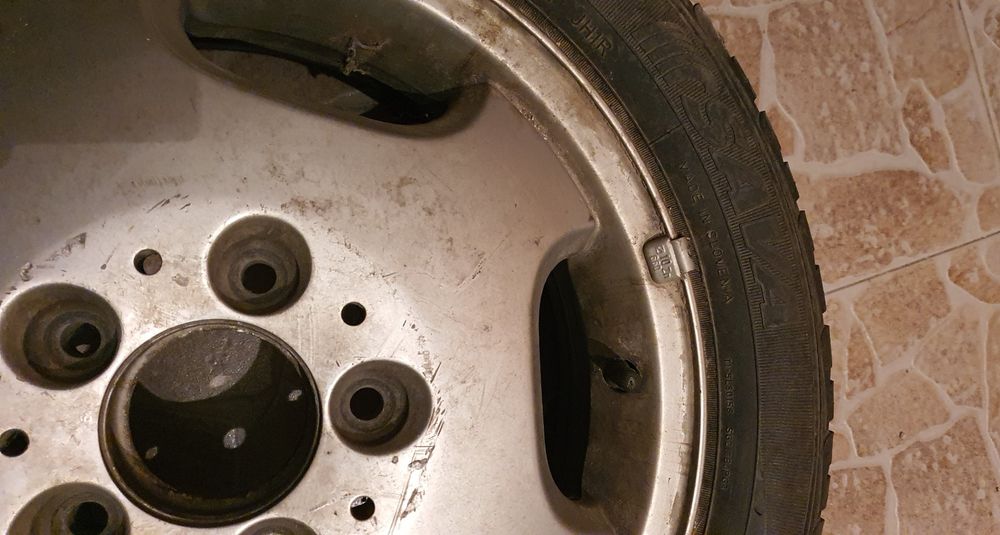Mercedes джанти(3 бр. - 15") с 2 бр. летни гуми SAVA