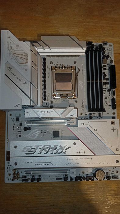 Placa de baza asus rog strix b850-a gaming wifi