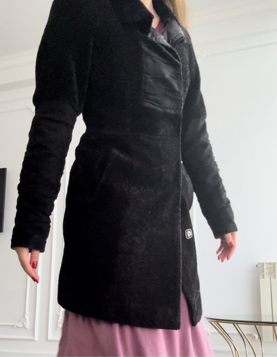 Черная каракулевая шуба
