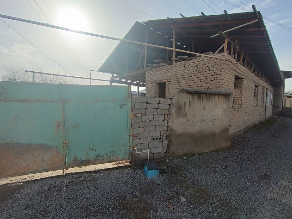 Ховли сотилади Зангиота зиёратгохга яқин жойда жойлашган мактаб бохча