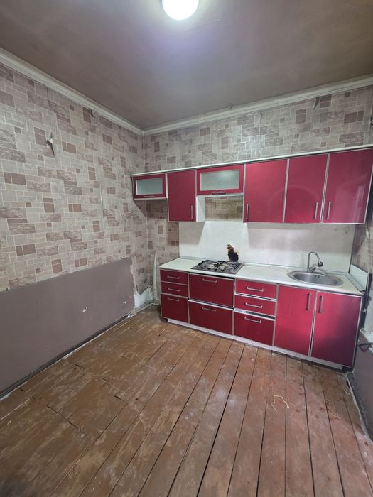 Hovli sotiladi Boxcha bozor oldida