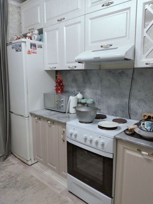 Продам электрическую плитка,духовка полностью  работает,торг есть