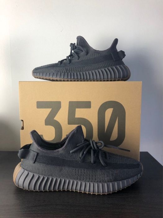 Yeezy 350 boost черные изики