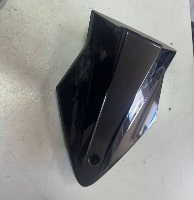 BMS S1000RR капак за задна седалка и капак на пиньон