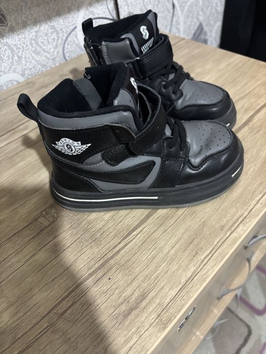 Продается детская обувь