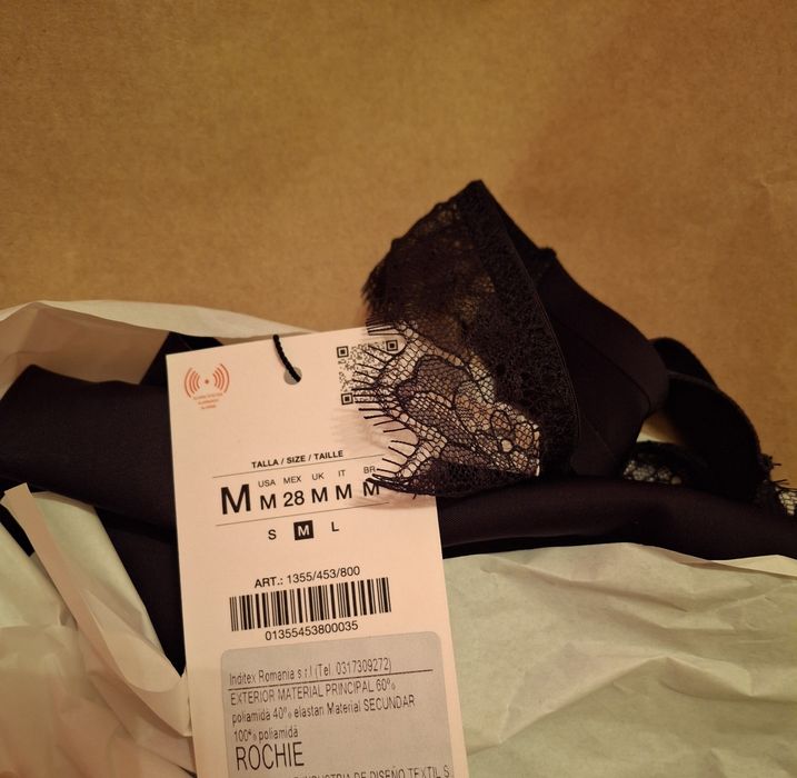 Rochie cu dantela Zara