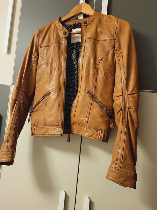 Geaca piele naturala 150 de lei stare foarte buna