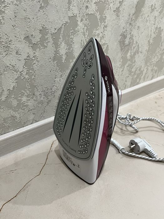 Продам утюг Vitek