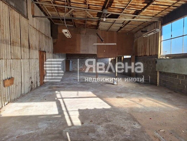 Продава се Склад в Ямбол, Промишлена зона - 2896 кв.м за 265 €/кв.м - Снимка #2