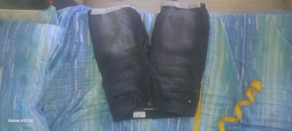 Еластични дънки нови