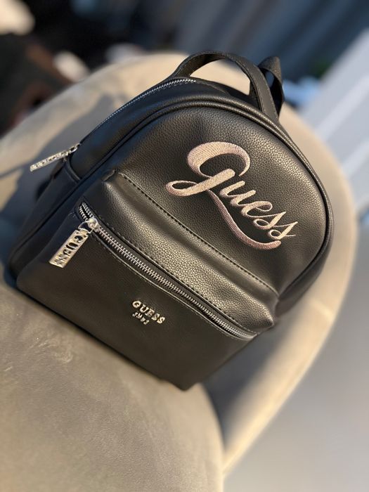 Дамска раничка Guess