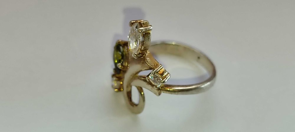 Колечко серебряное с редкими камнями - хризолитом и топазом