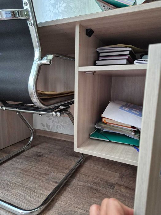 Рабочий стол с креслом