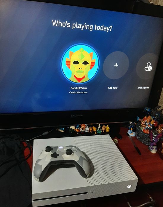 Vând Xbox One s complet în stare bună