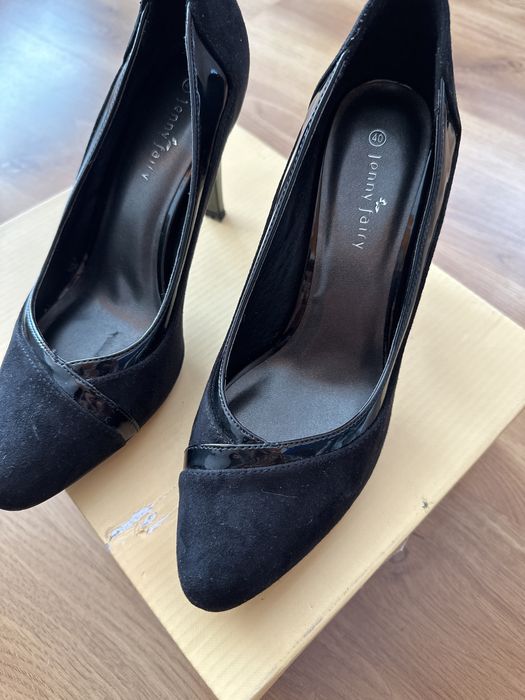 Черни обувки