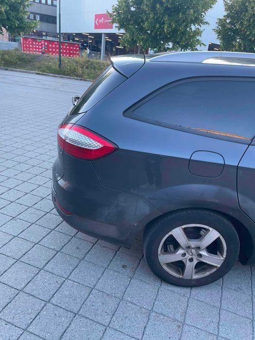 Vând mașina FORD MONDEO