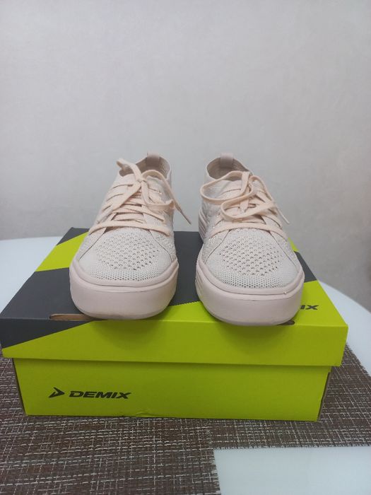 Продам женские кеды