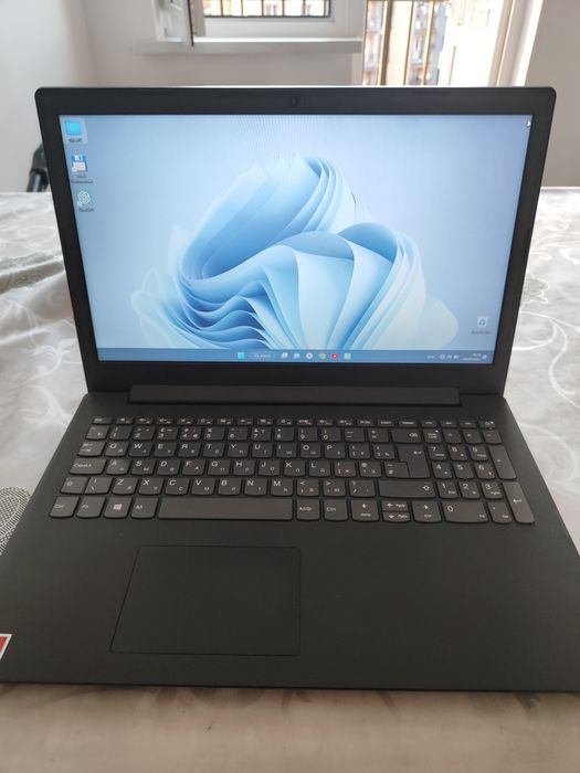 Lenova notebook sotiladi