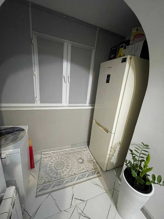 Продам 2 комнатную 8 микрорайон