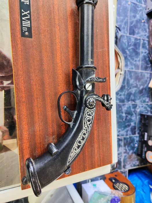 Стар макет на кремъчен пистолет